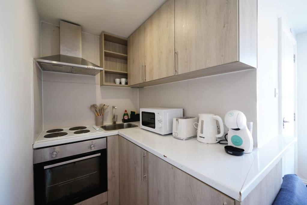 New Private Studio Apartment London 5 ภายนอก รูปภาพ