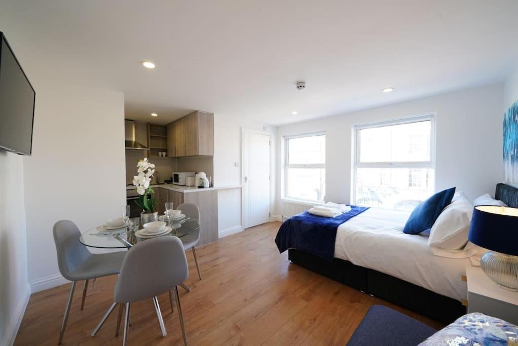 New Private Studio Apartment London 5 ภายนอก รูปภาพ